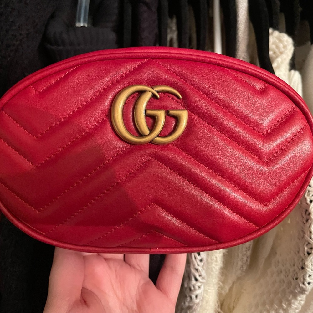 GUCCI MARMONT WOMEN'S RED MATELASSE LEATHER BELT BAG GOLD LOGO - Picture 8 of 8